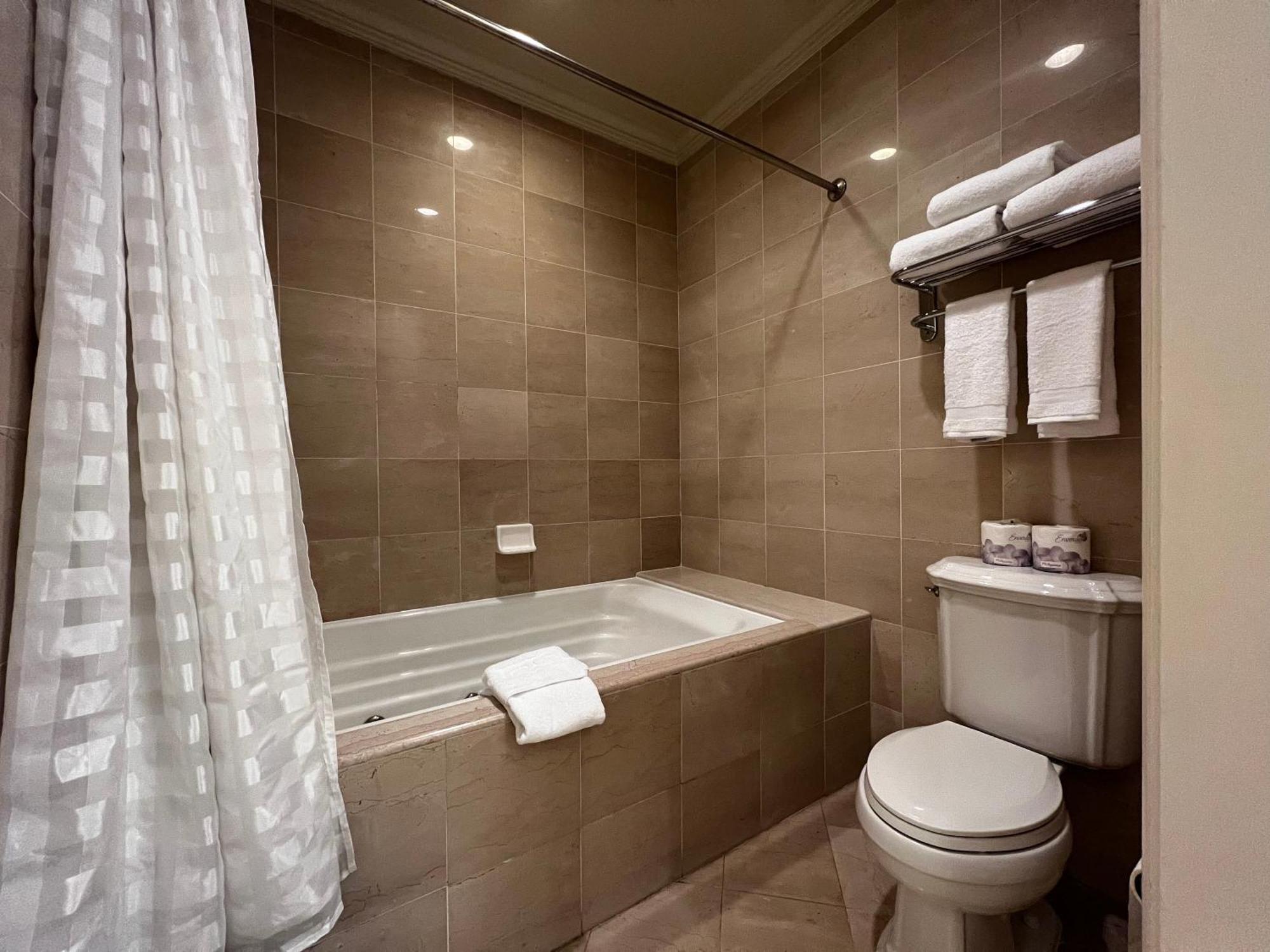 Hotel Sterling 3*