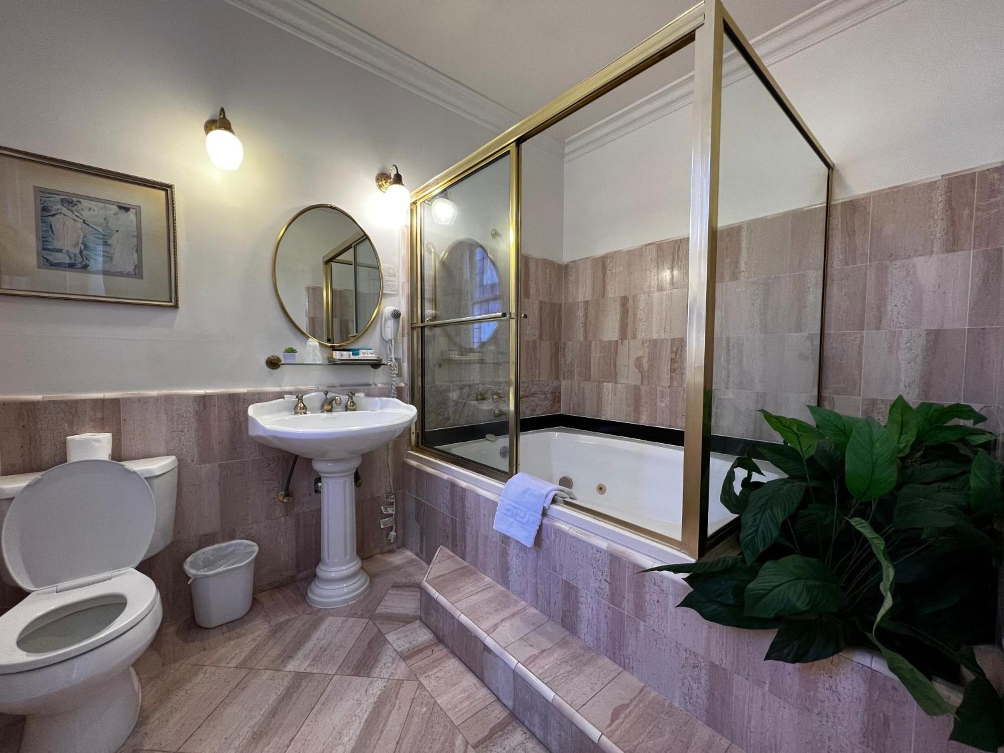 Hotel Sterling 3*