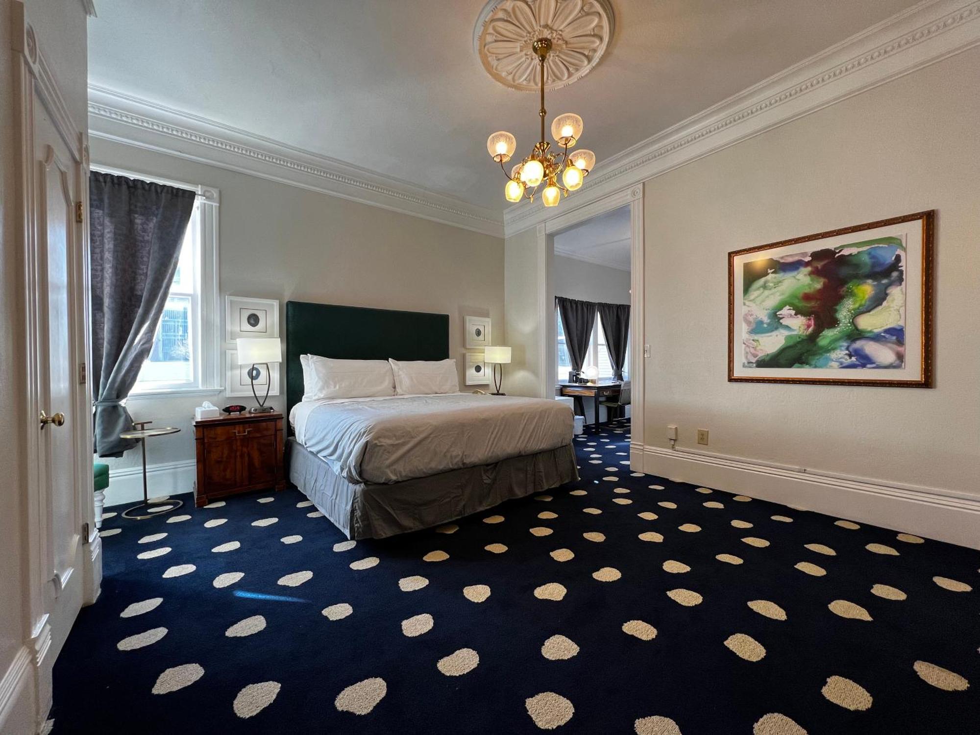 Hotel Sterling 3*